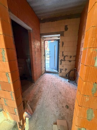 Дуплекс в Ірпені з дороговартісним ремонтом, озелененням, терасою - фото 1