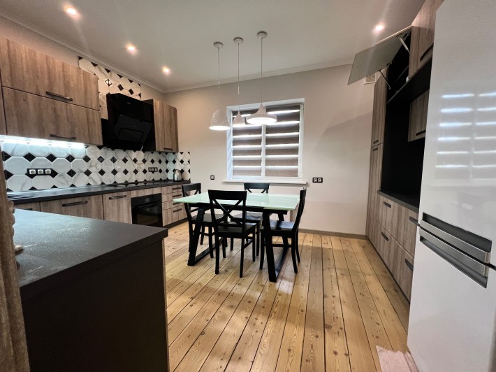 Будинок на три сім`ї - фото 1