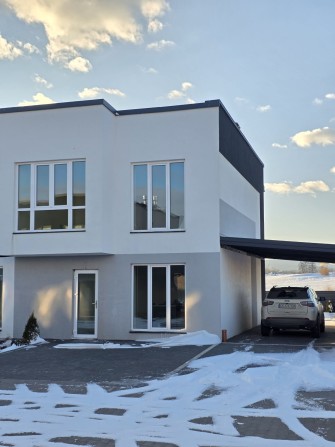 Продається  3кімн. таунхаус 105 м² з ремонтом, крайній, двір і парковк - фото 1