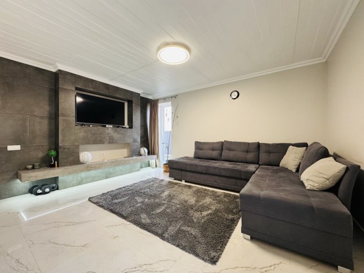 Котедж з Євроремонтом, Гаражем та задній Дворик -  Мальованка - фото 1