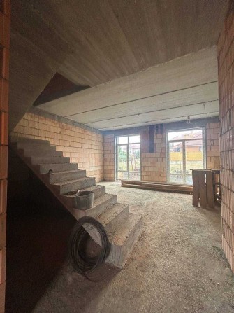 Кирпичный таунхаус с участком  возле моря - фото 1