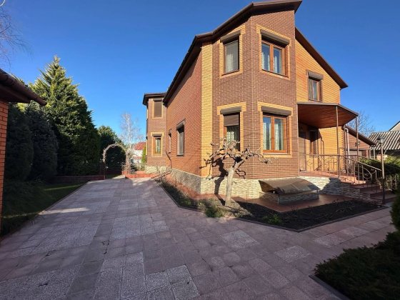 Продажа 2х-этаж.дома в Червоном Хуторе.