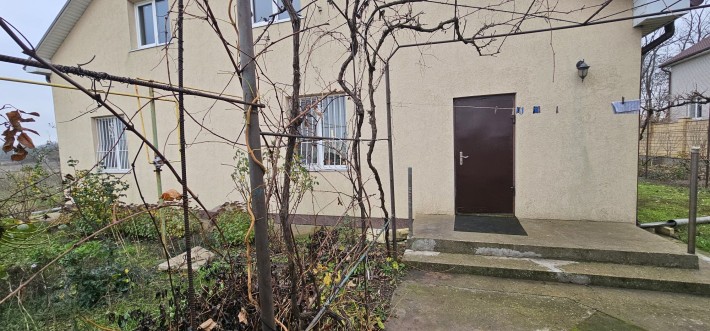 Каролино-бугаз,.добротный дом - фото 1