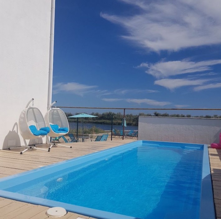 Продаж готелю будинку на березі моря Кароліно Бугаз - фото 1