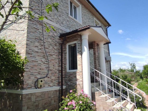 Продам 2х этажный дом на Каролино-бугазе