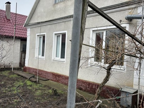 Одноповерховий будинок у Молодіжному