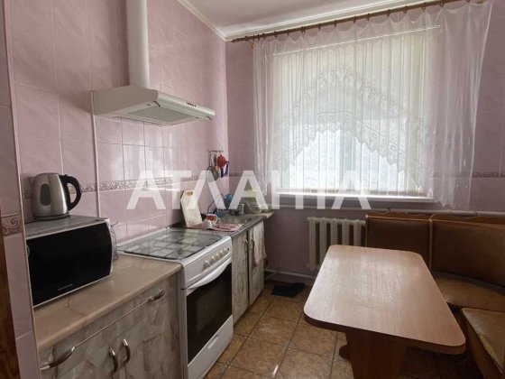 Дом на высоком цоколе в с.Великий Дальник-гараж, погреб,15соток земли.