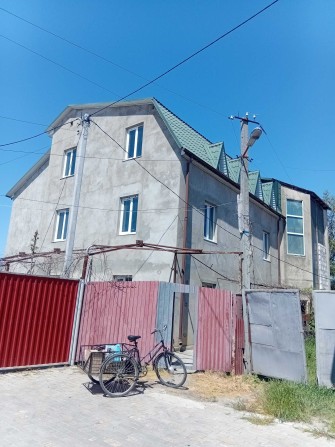 Продам новый дом в самом центре идеально подойдёт под гостиницу - фото 1