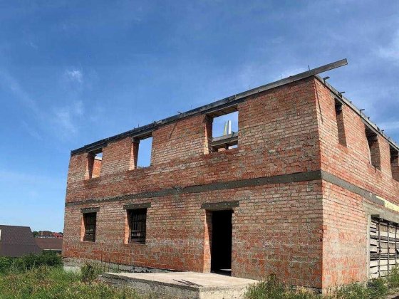 продажа добротной коробки дома Прилиманське