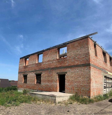 продажа добротной коробки дома - фото 1