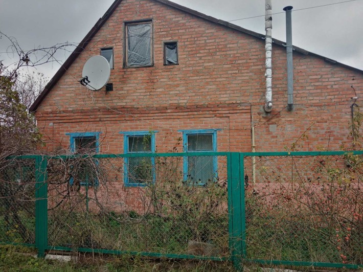 Продам будинок в м Карлівка недалеко від центра - фото 1