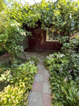 Продам двоповерхову квартиру з окремим входом - фото 1