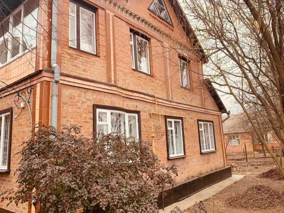 Продам двоповерховий будинок з земельною ділянкою Супрунівка