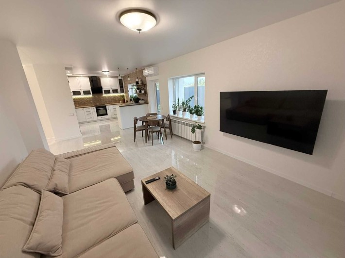 Будинок з євроремонтом у Полтаві, 107 м², 3 кімнати та кухня-студія - фото 1