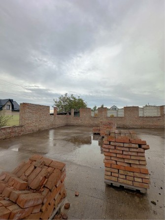 Продаж незавершеного будинку в чудовому розташуванні - фото 1