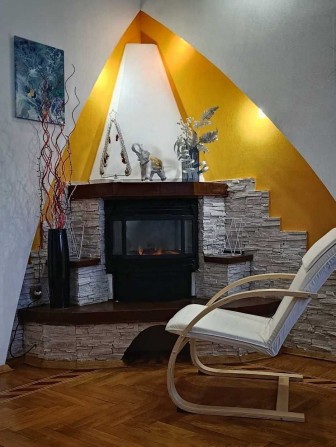 Просторий двоповерховий будинок у центрі — поруч з Університетом - фото 1