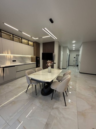 Дуплекс 115 кв.м з ремонтом і технікою на Щасливому - фото 1