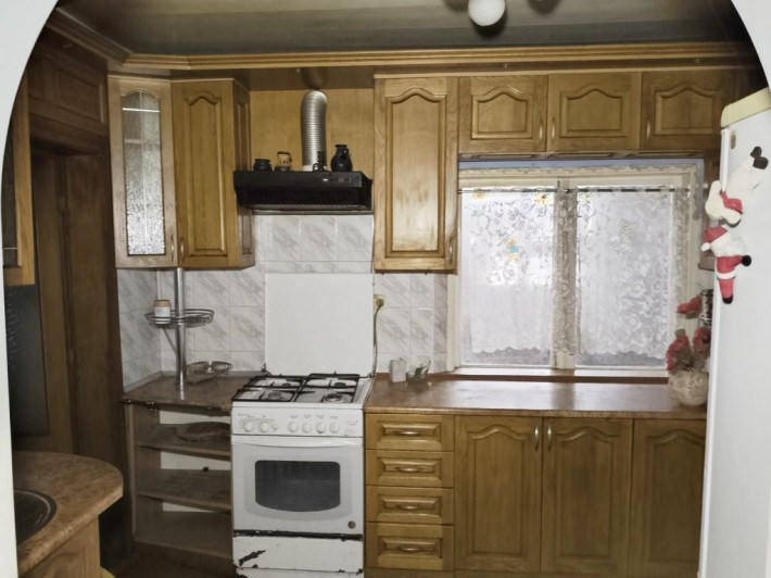 Продається будинок по вул Кіцманській  б/з ремонту  ст.ціна 60000$ - фото 1