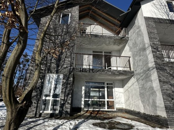 Продаж крайнього тауну  на Роші Чернівці