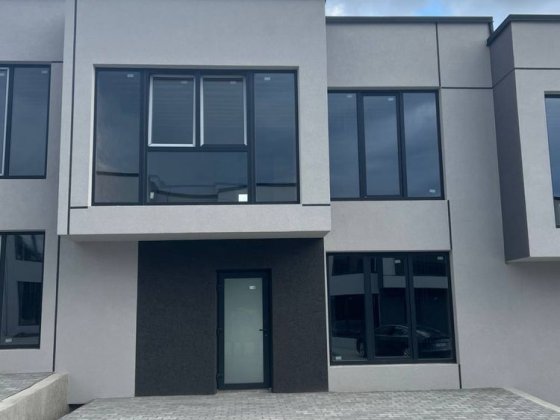 Продаж! Зданий таунхаус в експлуатацію Чернівці