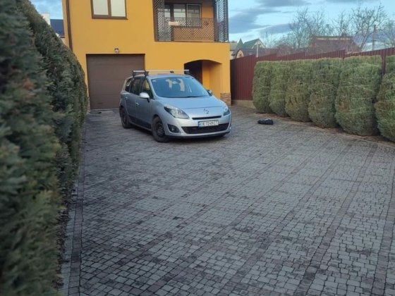 Продам 3х поверховий будинок з балконом і ділянкою на 5соток 137.2кв.м Чернівці