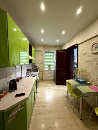 Чудовий двоповерховий будинок 160 м² на Подолі – цегляний, з гаражем! - фото 1