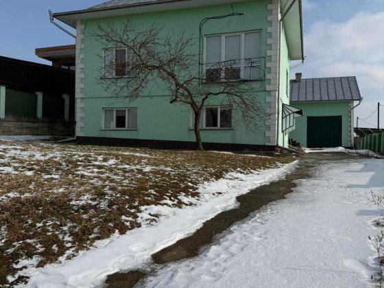 Просторий будинок у мальовничій локації —  5 хв до П.-Кільцевої (верх) Чернівці