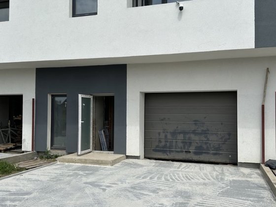 Продаж 4 кімнатного котеджу біля ЧАРДИ  600$ кв Ужгород