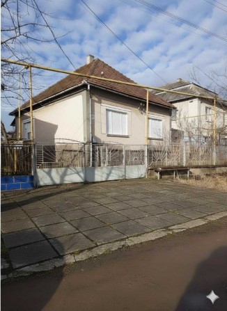 Будинок біля набережної в Великій Доброні - фото 1