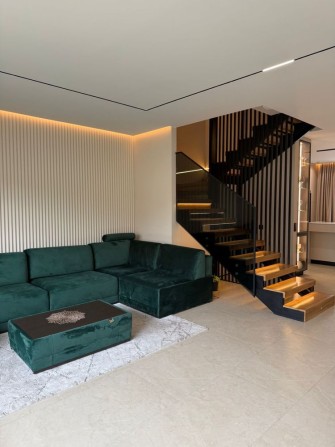 Продаж котеджу з дизайнерським ремонтом та меблями - фото 1