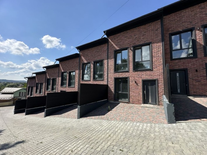 Продається таунхаус зданий в есплуатацію в центрі міста - фото 1