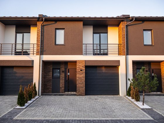 Продається 3х кімнатна зданий в експлуатацію таунхаус на Спортивній Чернівці