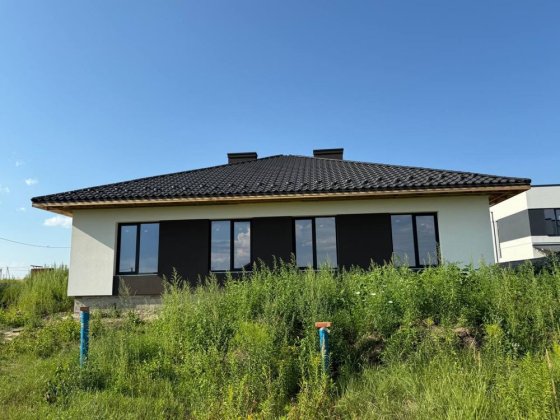 Продаж будинок -двоян На Щасливому,внутрішні роботи,огороджа Ровно