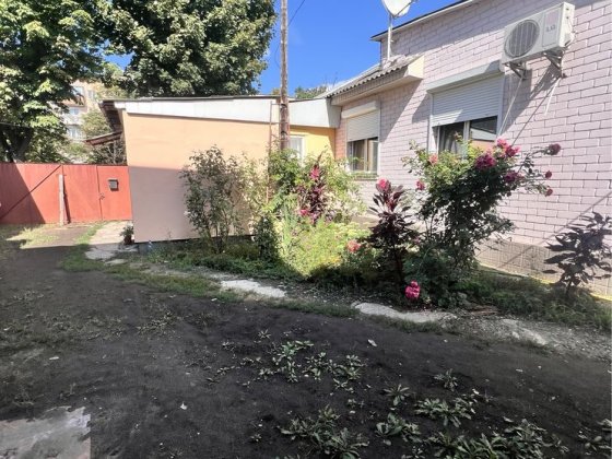 Продаж частини буд. для життя та під комерцію, б. Шевченка, р-н Сєдова Черкаси