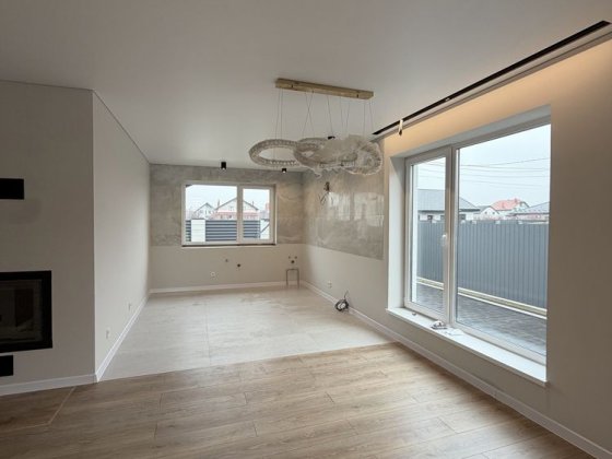 Продається новий будинок з якісним ремонтом та великою ділянкою землі Ужгород