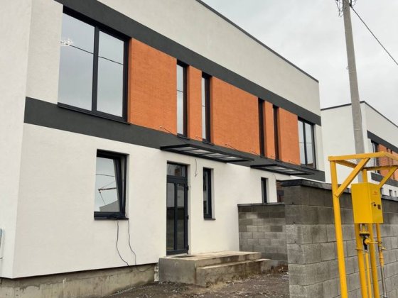 Продаж котеджів з міськими комунікаціями на масиві Макарова! Рівне