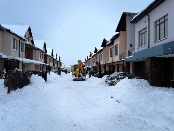 Продам класний котедж в місті! Закрита територія!! Ровно