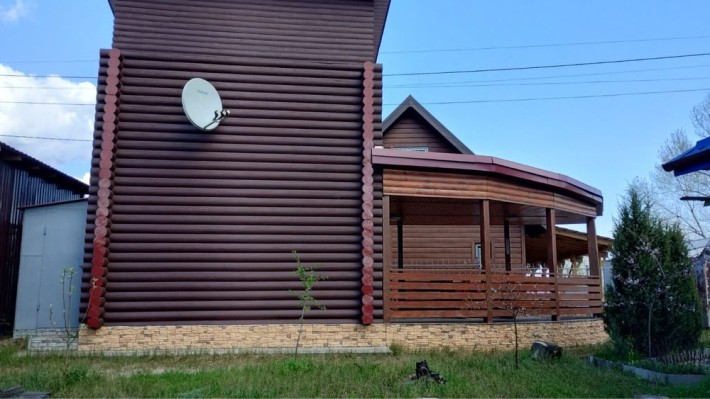 Дачний будиночок на причалі - фото 1