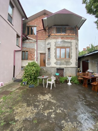 Будинок в центрі міста - фото 1