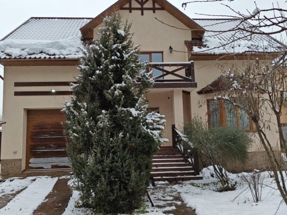 Продам,здам в оренду або обміняю  будинок  4км.за містом. Чернівці