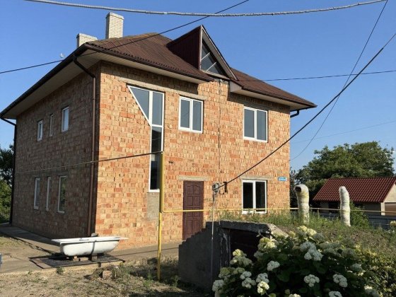 Продається будинок ( р-н Роша) з гарною ділянкою Чернівці