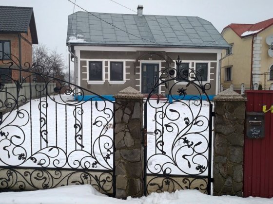 Продам будинок біля "Метро" Чернівці