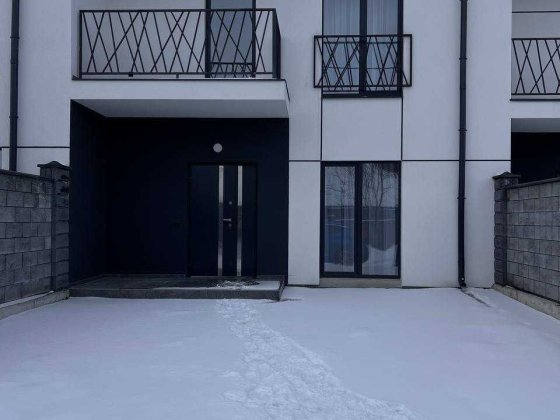 Котедж з хорошою локацією Ровно