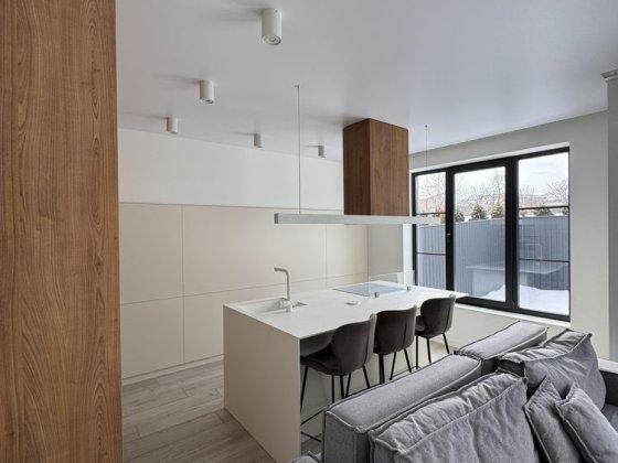 Продаж тауна з ремонтом Мальованка Чернівці