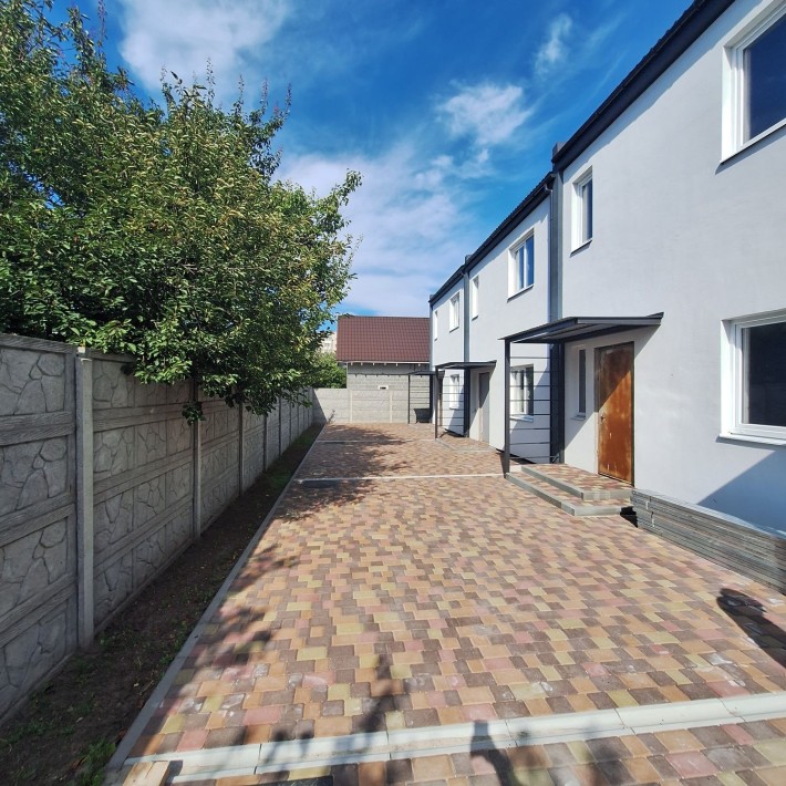 Терміновий Продаж 2-поверхового Таунхасу по вул.Зінченка - фото 1