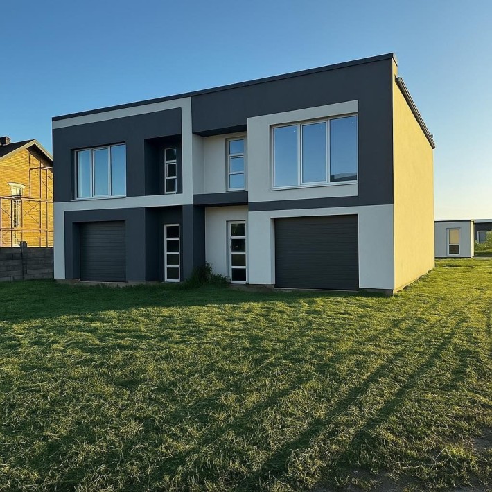 Продаж котеджу з гаражем - фото 1