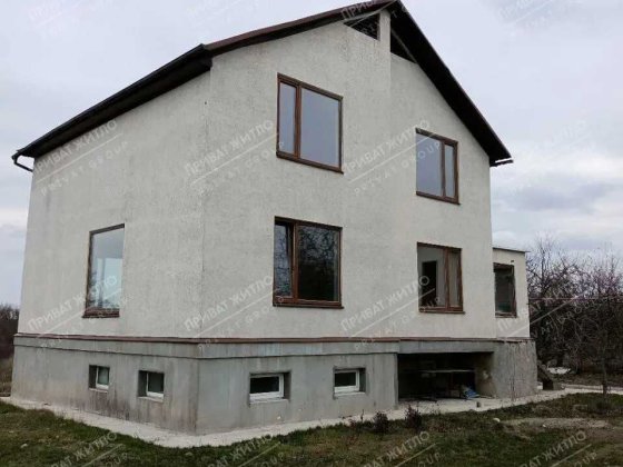 Два будинки на одній ділянці, с. Мачухи Мачехи