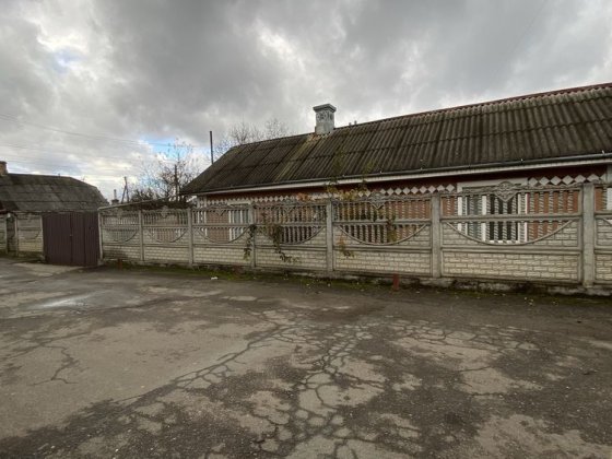 Продам 2 суміжні земельні ділянки з житловими будівлями Костопіль