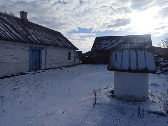 Продам хату з надвірними будівлями. Колоденка