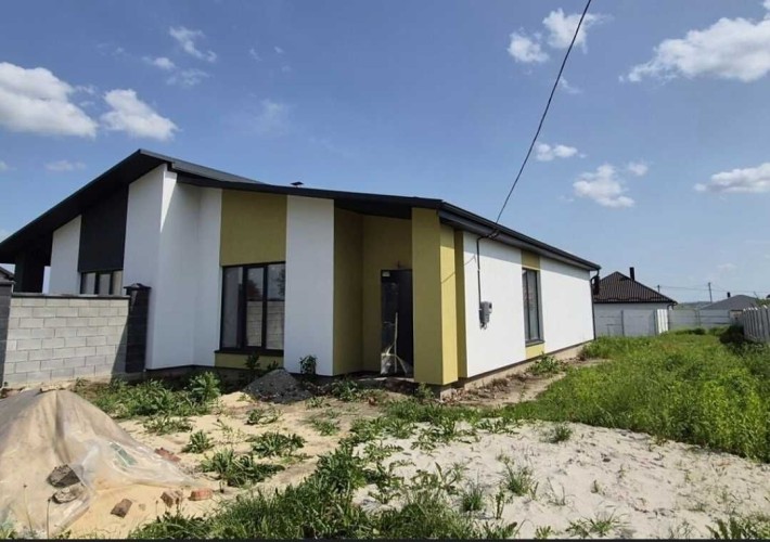 Продам класний котедж  з внутрішніми роботами та великою ділянкою!!! - фото 1